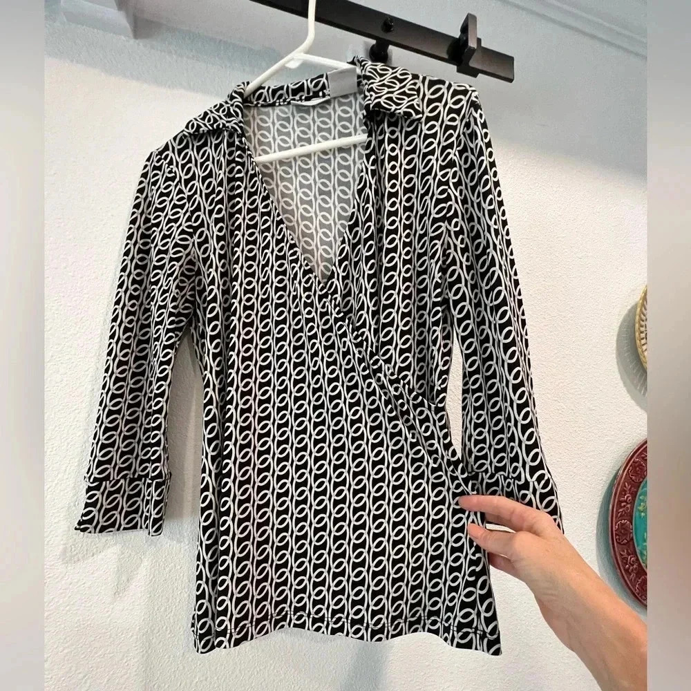 Cute wrap style top, black and white, size S, stretch fabric. Classic print.​